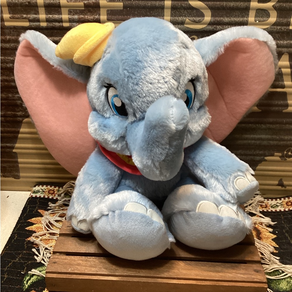 Disney Parks 10” Dumbo the Flying Elephant with Big Feet Plush Great Condition